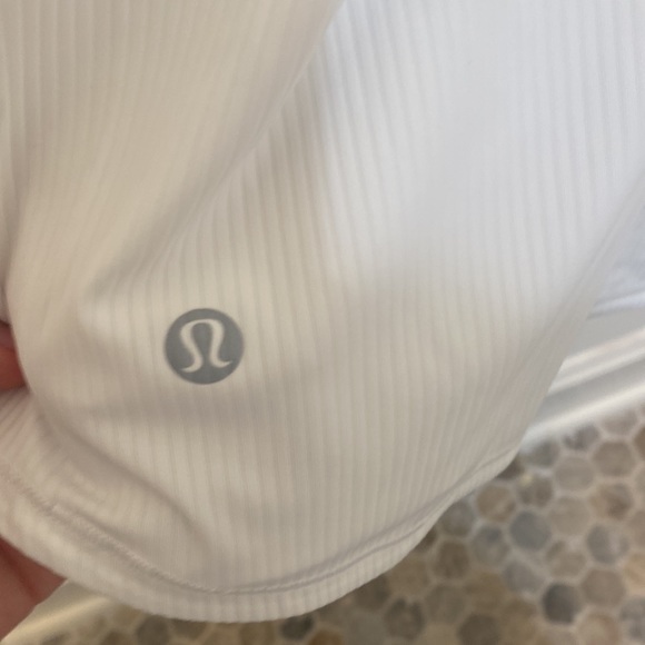 White lululemon tank top size 6 - Picture 4 of 5